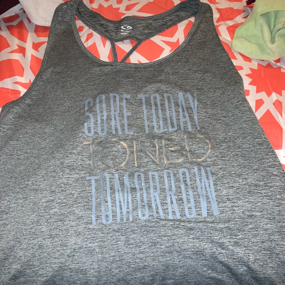 Workout top - Picture 2 of 3